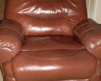 LARGE LIKE NEW RECLINER