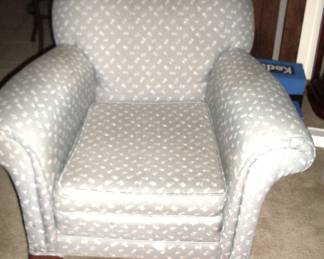 UPHOLSTERED CHAIR