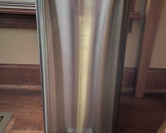 Stainless wastebasket. (13 Gallon)