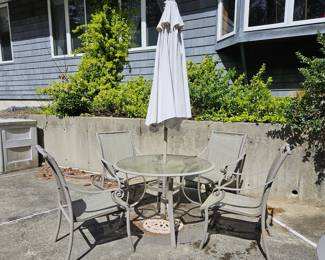 Outdoor Patio Set with umbrella, table and four chairs 