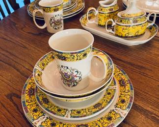 Gracie Yellow Dynasty China. 53 pc.