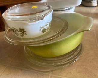 PYREX AND ANCHOR HOCKING BOWLS WITH LIDS