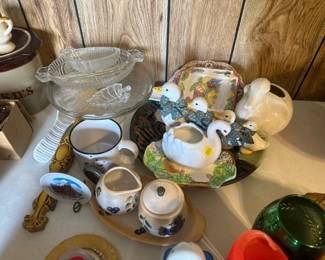 LOT OF DUCK FIGURES , PLATTER , CREAM AND SUGAR BOWLS, ETC