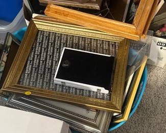 LARGE LOT OF VARIOUS PICTURE FRAMES