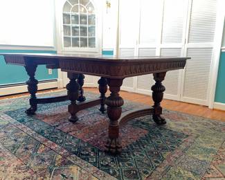 Carved Walnut Claw Foot Dining Table. rounded corners and a carved apron; 4 large turned legs with claw feet and arched stretchers, large turned center legs with square stretcher and carved ball feet. In good condition and original finish