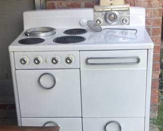 1950’s Frigidaire electric stove with light, beautiful.  Condition available now pick up Saturday April 27,    Sale pending