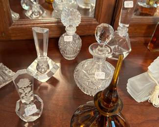 LARGE SELECTION OF ANTIQUE PERFUME BOTTLES