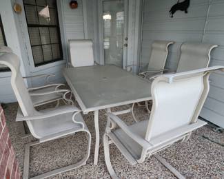 Very Nice Patio Table with 6 Chairs