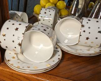 Sakura classic 1997 gold star coffee cups and dessert plates