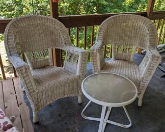 Pair of wicker chairs. Round glass and aluminum side table
