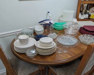 Oval kitchen table with leaf.