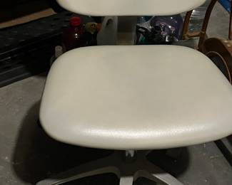Vintage swivel desk chair/Vintage examination chair