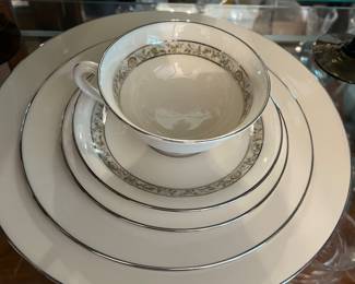 LENOX Federal Platinum complete set for 8 with extras