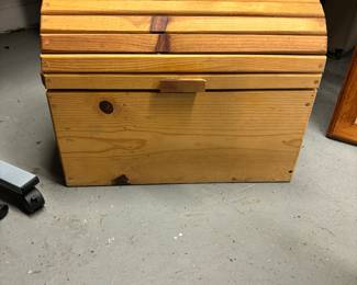 Pine slat trunk - small