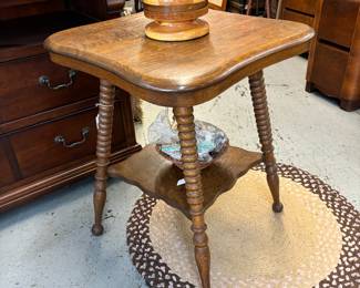 Love This spool leg oak table