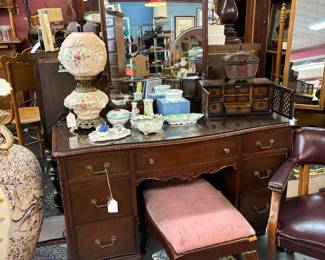 Aother beautiful 1940's Vanity with glass top cut to fit shape of vanity.  Gone with the Wind Lamp with floral and Lions Head.  Nice vanity stool and foot stool.