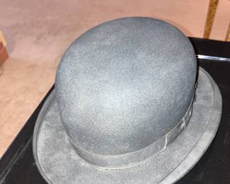 Like new. not a good picture. Hat is Jet black