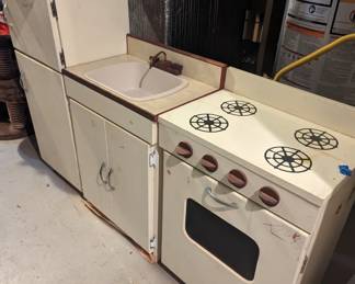 Vintage child's kitchen playset