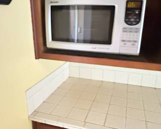 Microwave, cabinets, or cabinet fronts and handles