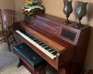 Upright piano