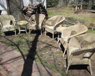 Outdoor/Patio Wicker set - 5 chairs, 2 side tables 