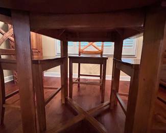 Beautiful bar height, kitchen table has six chairs. When close it is a square when open it is round