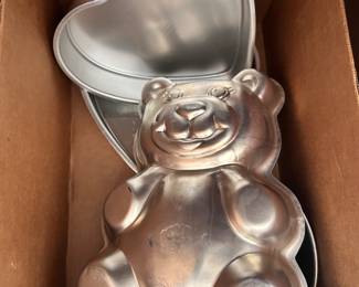Shaped cake pans