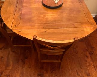 Beautiful bar height, kitchen table has six chairs. When close it is a square when open it is round