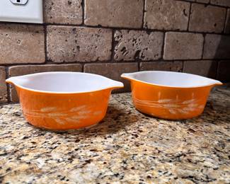 Vintage Pyrex casserole dish