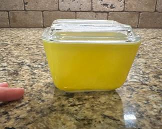 Vintage Pyrex refrigerator dish