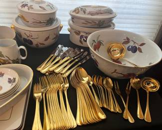 18/10 Soligen gold plated 66pc Royal collection flatware
