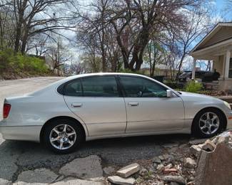 2001 Lexus with 226,000 miles salvaged title with title on its way from Stata of Kansas