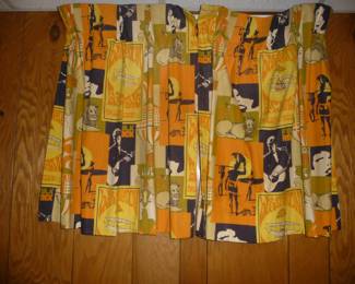 60's curtain = there are 2 sets