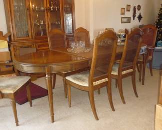 large dining room set / 6 chairs