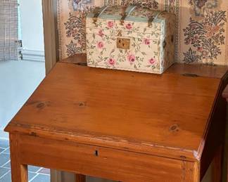 slant front desk...lid opens!