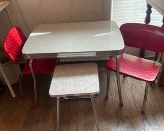 1950's kids table and chairs