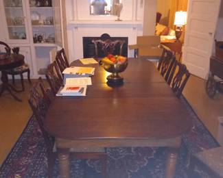 Very interesting early 1900s mahogany dinning room table. Has and very cool history. Beautiful piece. 