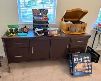 VTG metal desk, games & toys