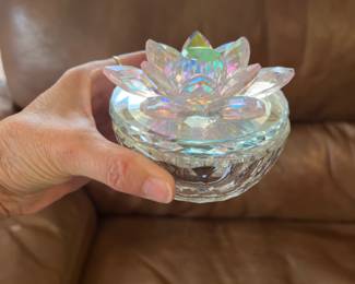 Crystal lotus dresser jar