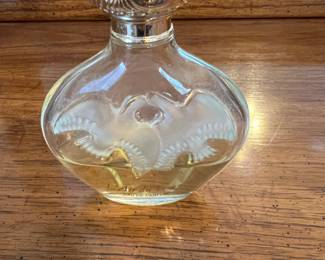 Nina Ricci L’Air du temps lovely VTG bottle with some perfume 