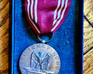 WWII HONOR MEDAL
