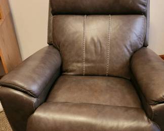 Lazy boy wide leather electric recliner. 