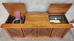 Fantastic Gerrard Type A70 Turntable Gerrad Tube Receiver in Lattice Front MCM Mid Century Hollywood Regency Cabinet Remove electronics from cabinet
