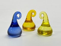 SIGNED & DATED 2001 ART GLASS Colorful HERSEY KISSES
