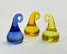 SIGNED & DATED 2001 ART GLASS Colorful HERSEY KISSES