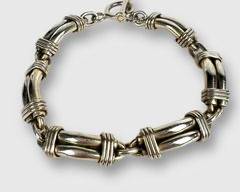 Fine Sterling Silver Link Bracelet w Toggle Clasp. 32.3 Grams.