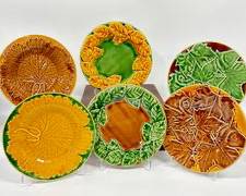 MOJolICA REPRODUCTION MADE IN PORTUGAL OCCASIONS EMBOSSED LEAF PLATES 8in wide set of 6