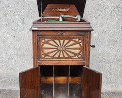 Antique Silverstone Victrola Record Player in original 2 Door Cabinet