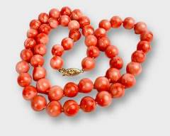 Fine 14K Yellow Gold Coral Bead Vintage Necklace.