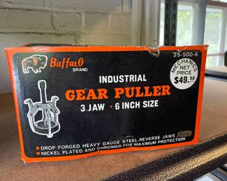 BuffalO industrial gear puller.
